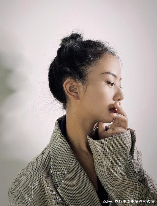 线条眉雾眉对比短视频,线条感纹眉淡眉