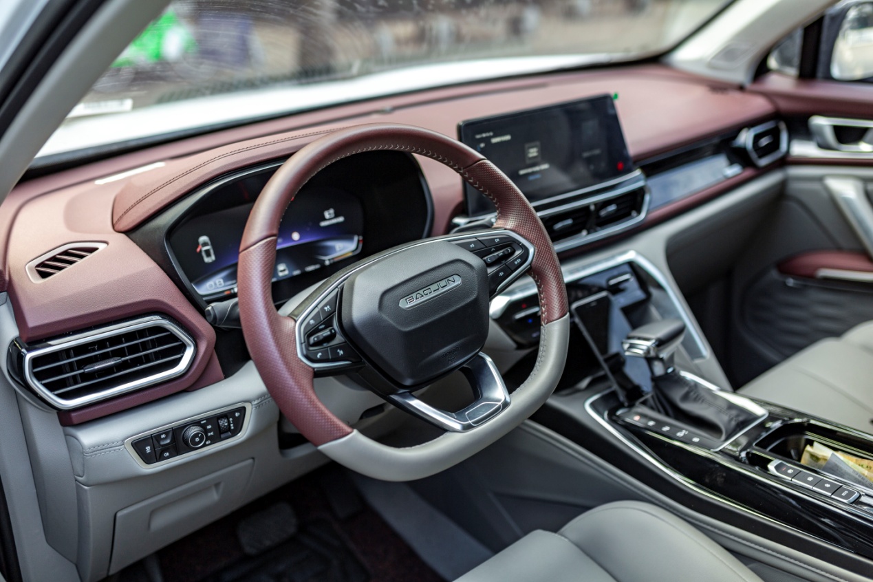 13万买了座“歌剧院”,配哈曼音响,宽近1米9,比马自达更好开