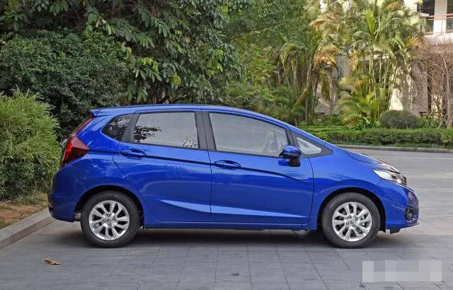 本田飞度手动低配落地多少钱,本田飞度手动挡落地价多少钱