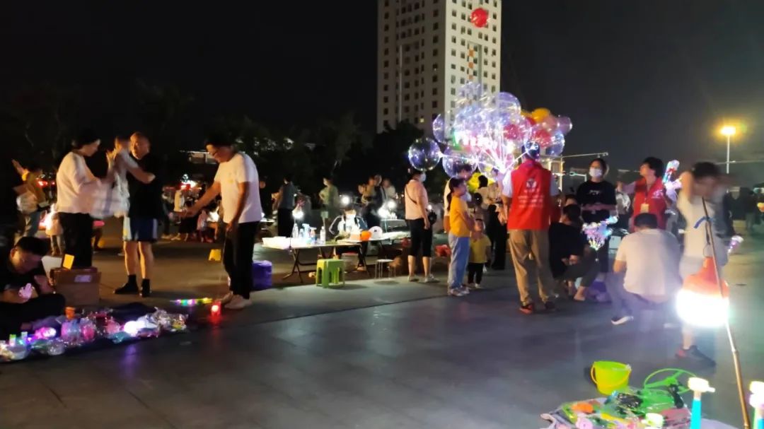 图说地摊经济人生百态,丰县地摊费