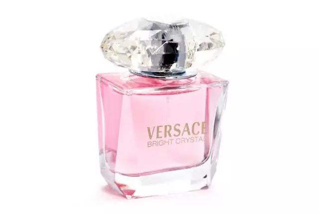 适合20岁女生的巴宝莉香水有哪些 (香奈儿邂逅香水哪个适合20岁女生)