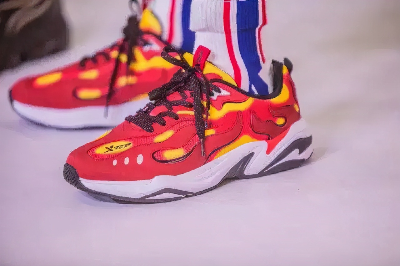 特步和nike有什么关系吗 (nike与特步对比)