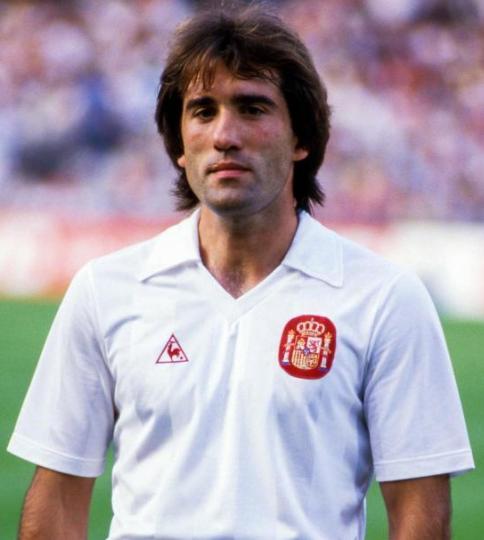 马拉多纳被踢倒多少次,马拉多纳最后一次踢河床