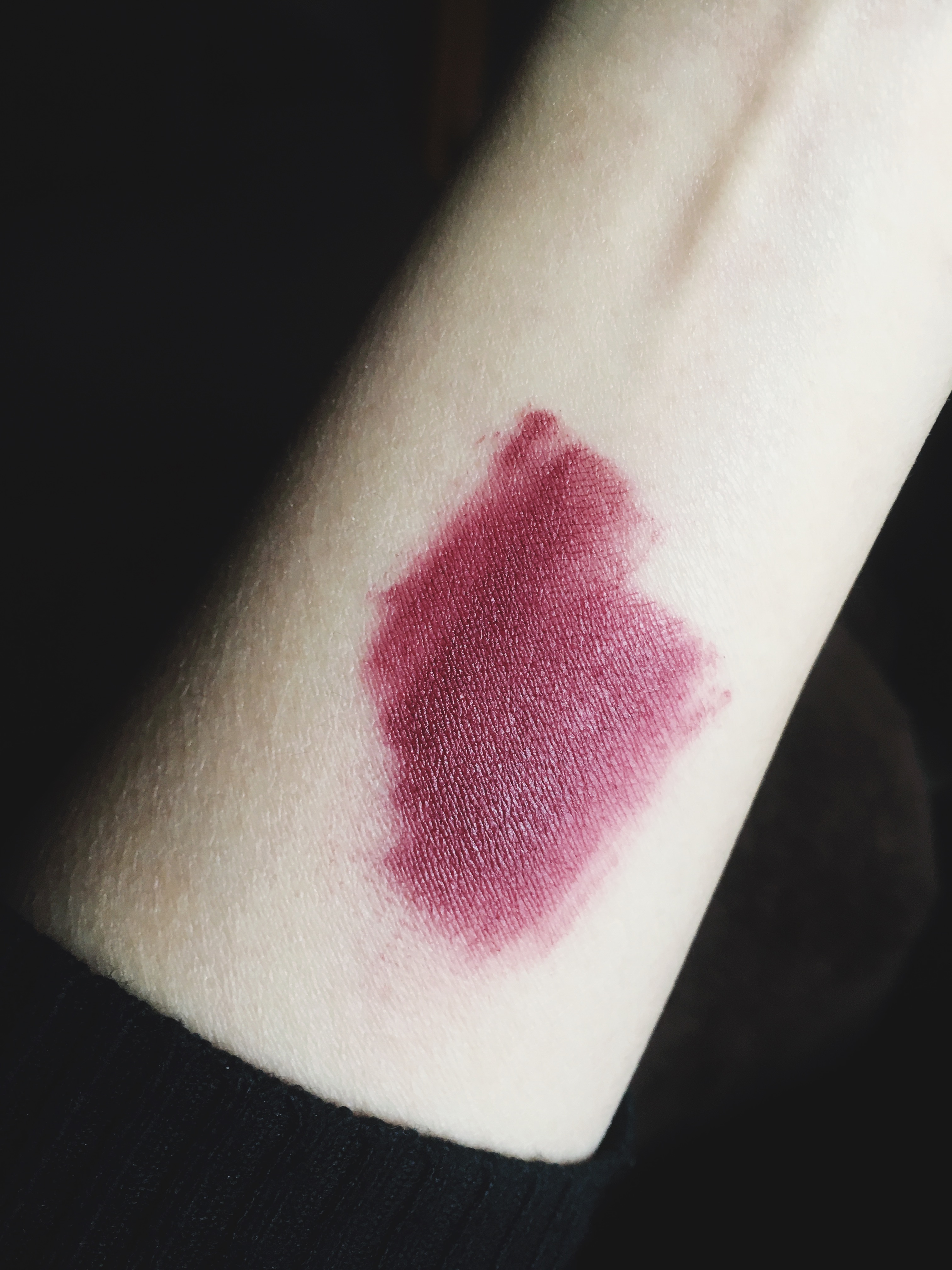 李佳琦都为它打call~买不起巴宝莉的风衣还买不起他家的口红吗