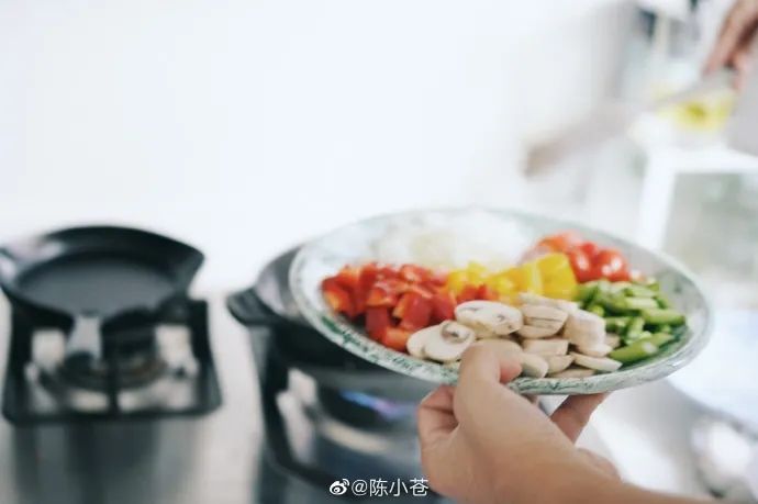 女明星生活费2万,上亿身家女明星日常