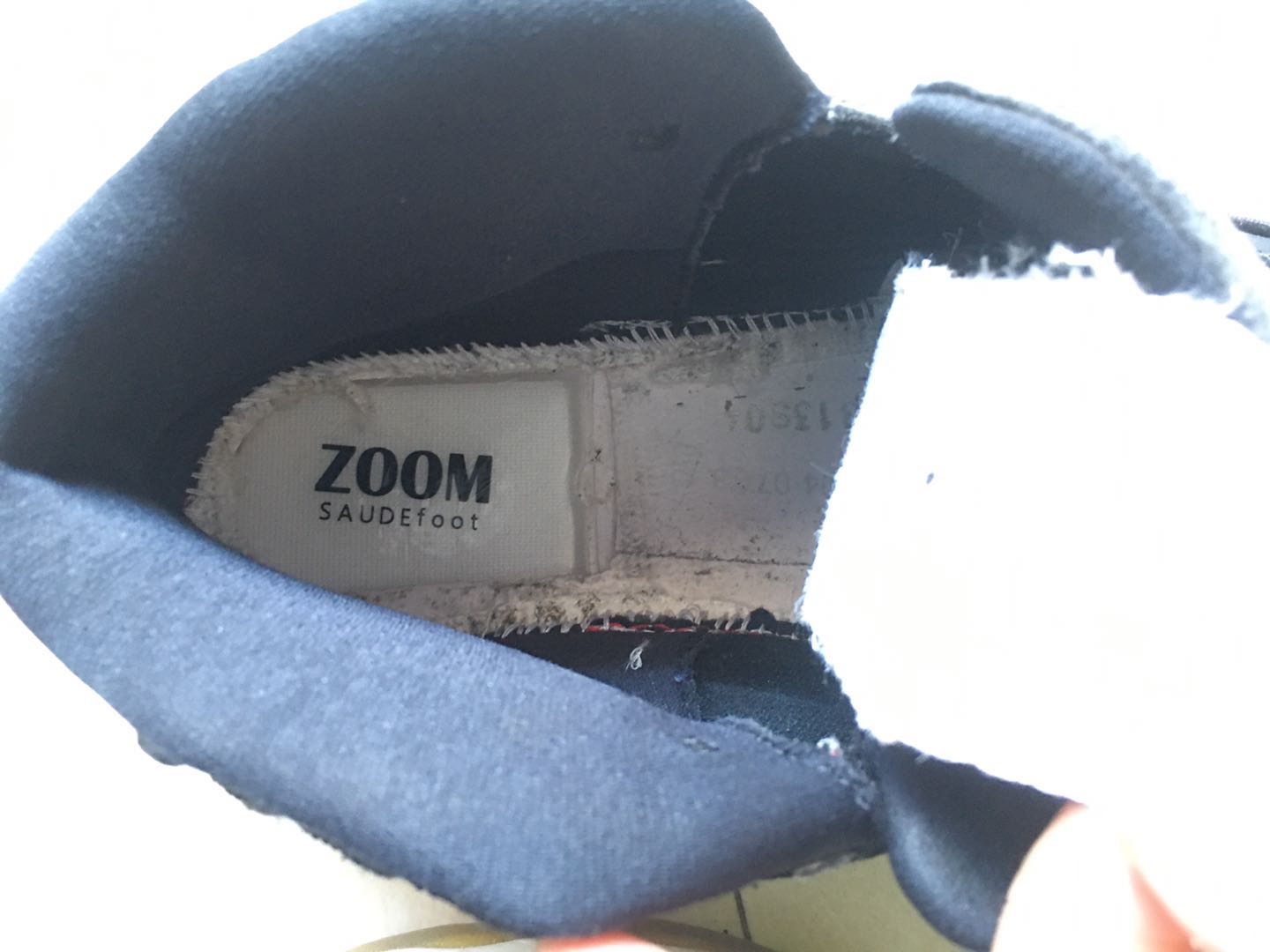 球鞋怎么保存不会开胶,球鞋开胶怎么去溢胶