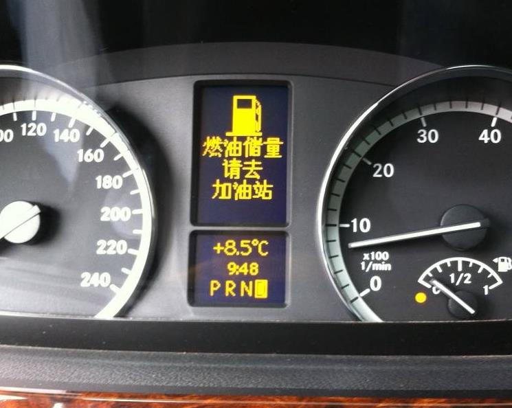 油表灯亮实测油箱还有多少升油,实测油表灯亮了还能开多少公里