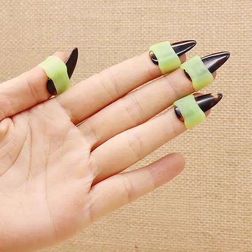 再继续这样弹琴,你的手就要“烂了”