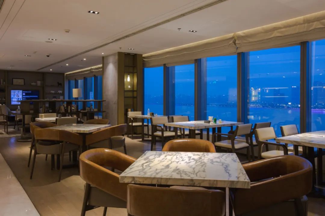 夜游盛世钱塘，赏绚烂灯光秀，打卡杭州钱江新城万豪酒店