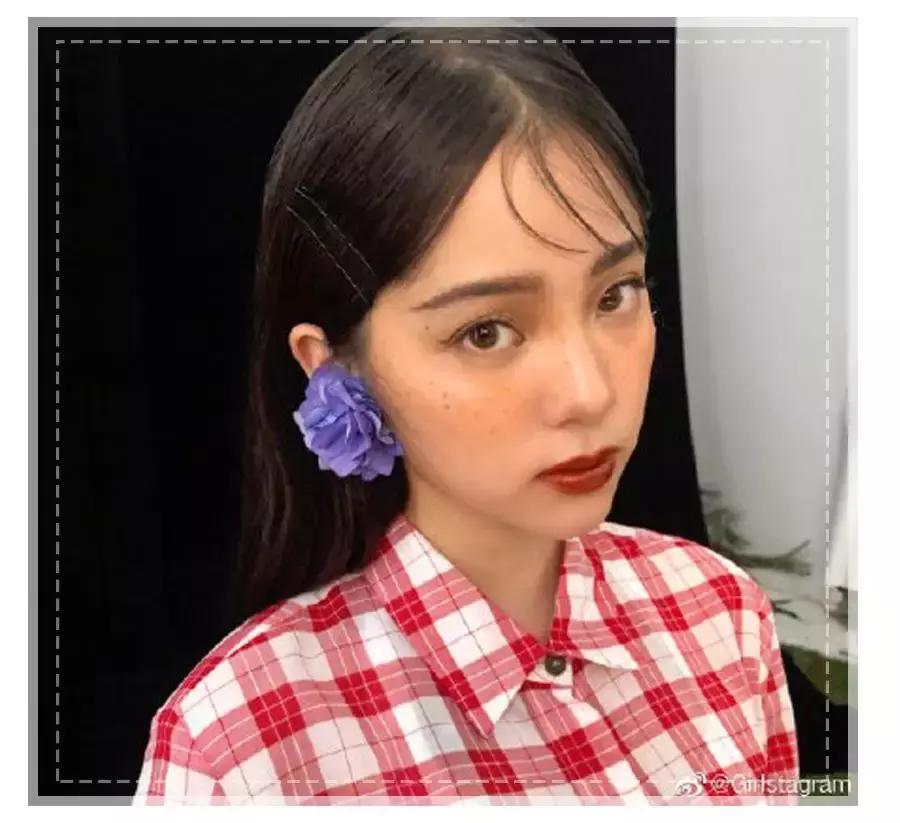 最简单的复古雀斑妆,雀斑多的底妆化妆教程