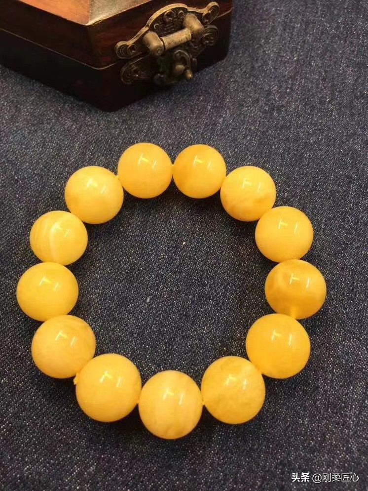 如何鉴别琥珀蜜蜡烤色,烤色蜜蜡和老蜜蜡的鉴别