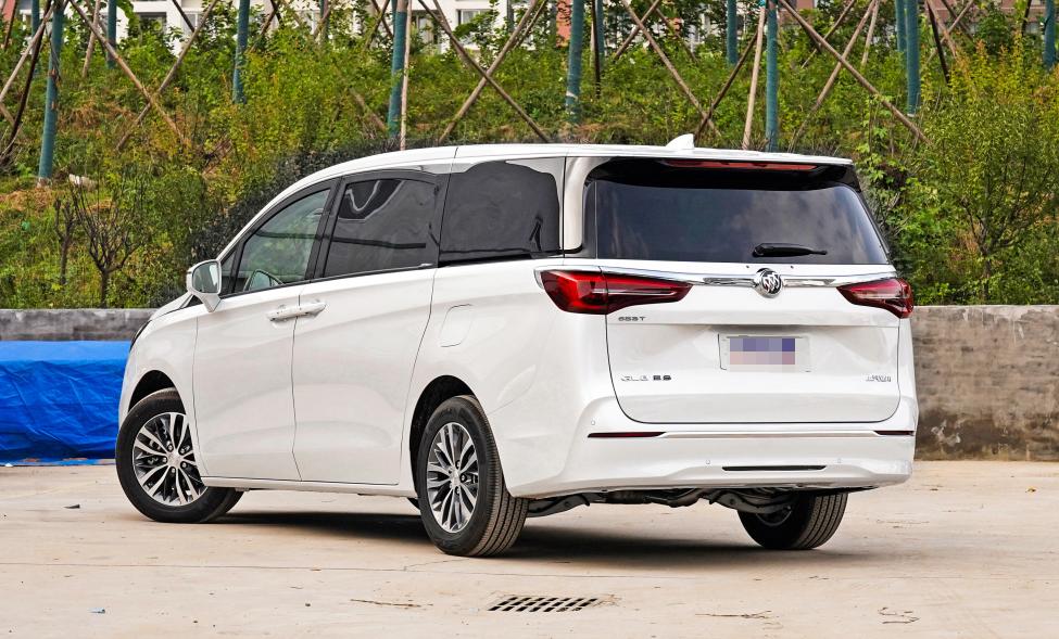 别克gl8最新款的省油吗,新款别克mpvgl8油耗