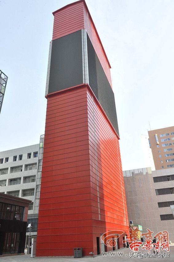 西安高新区矗立烂尾停车塔库无人管？负责人被判入狱