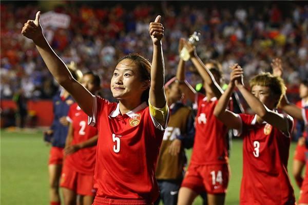 中国女足王霜拥抱贾秀全,中国女足贾秀全王霜