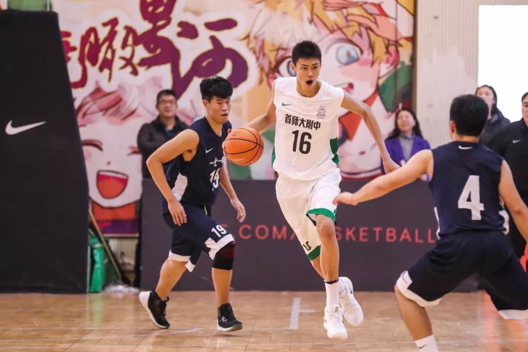 新·十六强齐亮相高中赛场惊现*力暴**隔扣丨18-19耐克高中联赛