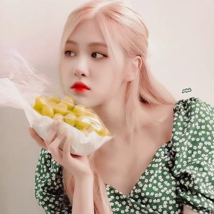 朴彩英最近去看nba球赛的照片,朴彩英nba赛场生图