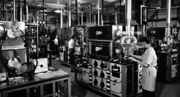 日美光刻机之争,asml卖给中国的光刻机水平怎么样