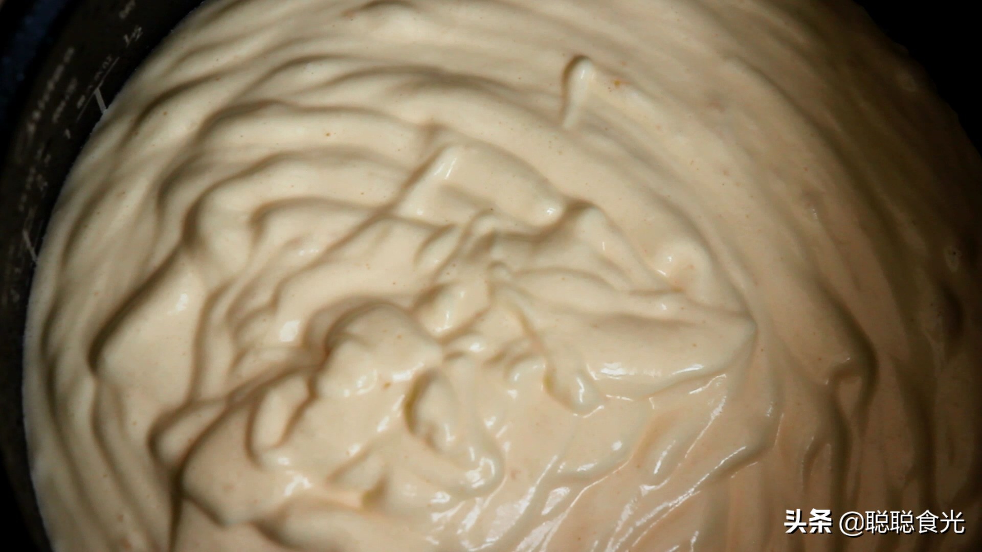 电饭锅做蛋糕的方法详细教程,电饭锅蛋糕底部不蓬松