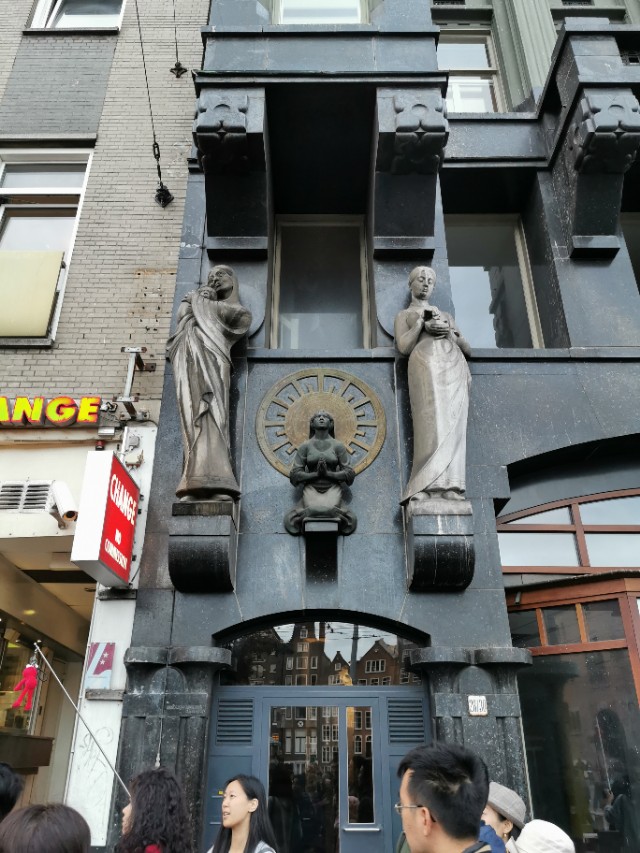 *麻大**味浓的街道，蜂拥的游客—欧洲之旅（五）