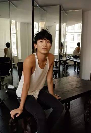 看时装周秀场vlog,时装周的深度解析