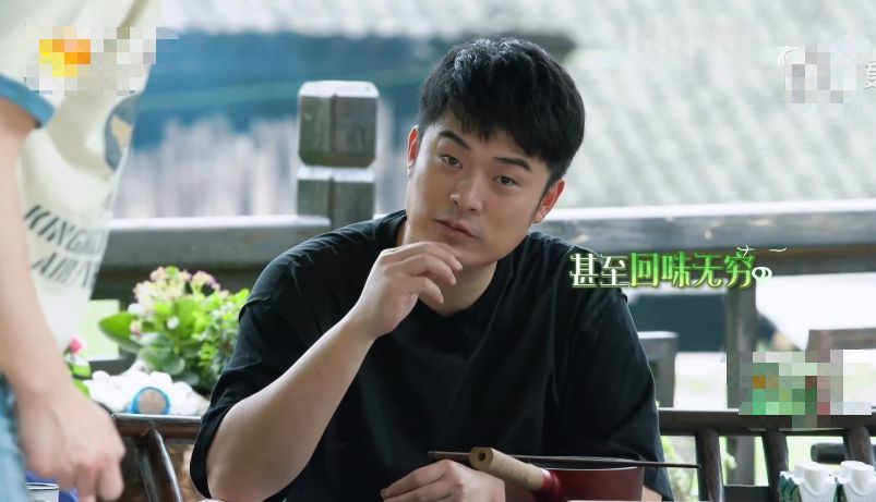 彭昱畅陈赫邓超吃花生,快乐大本营陈赫拿鸡肝