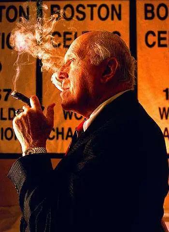 NBA球星抽雪茄谁最潇洒？瓜哥神似老大，亿万富豪KD却与气质不符