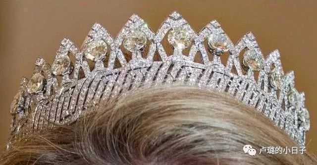 英国女王戴的超级超级珍贵的王冠,各国女王加冕皇冠图片