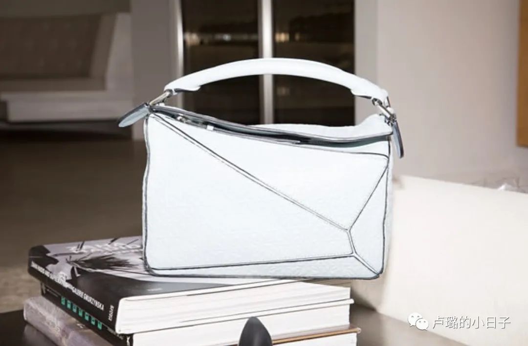 要说高级感的包，标配一定是白色包