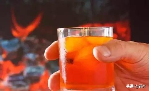 喝两瓶啤酒就胀肚怎么办,喝啤酒胀肚想吐怎么办