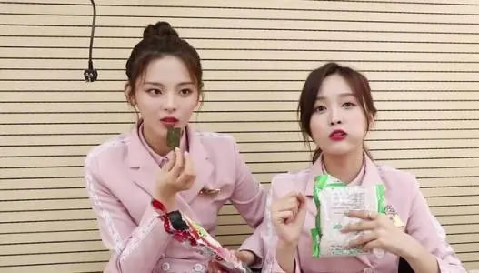 鞠婧祎4000年一遇美少女秒变,鞠婧祎和杨超越照片