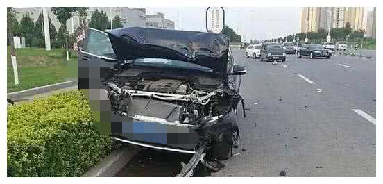 为了炫富女子租了奔驰,租豪车去参加同学聚会差点被揭穿