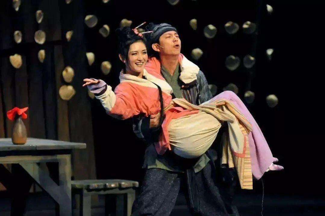 何炅是咋样的一个人,何炅是什么人