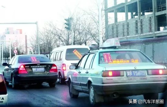 情人节开车接女朋友,情人节堵车女朋友要分手