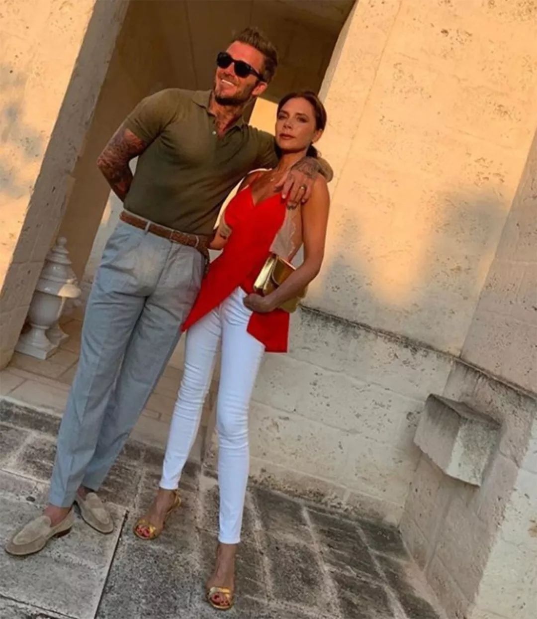 贝克汉姆夫妇重穿结婚礼服,贝克汉姆跟贝嫂出席活动