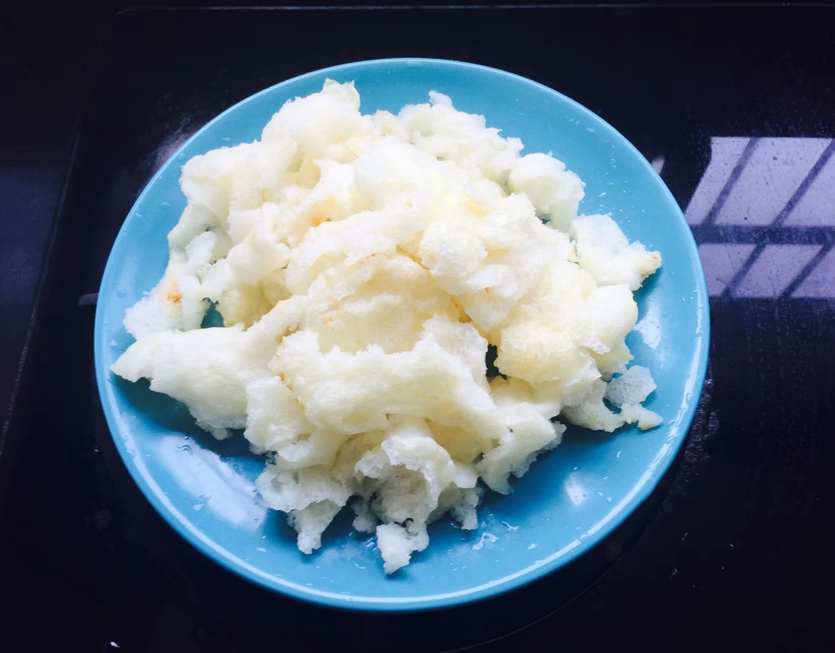 此鱼生长在固定的50公里之内，其鳔贵为稀有珍品