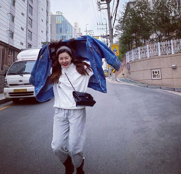 金泫雅一如既往的豪放穿搭,金泫雅时尚穿搭分析