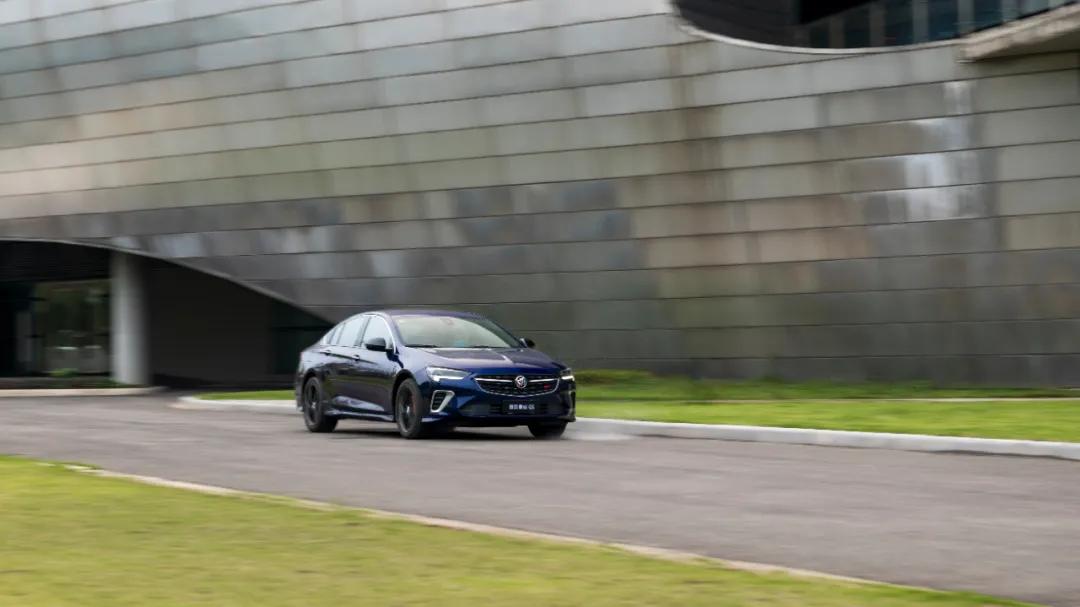 试驾君威2015款gs纵情运动版,君威gs山路试驾