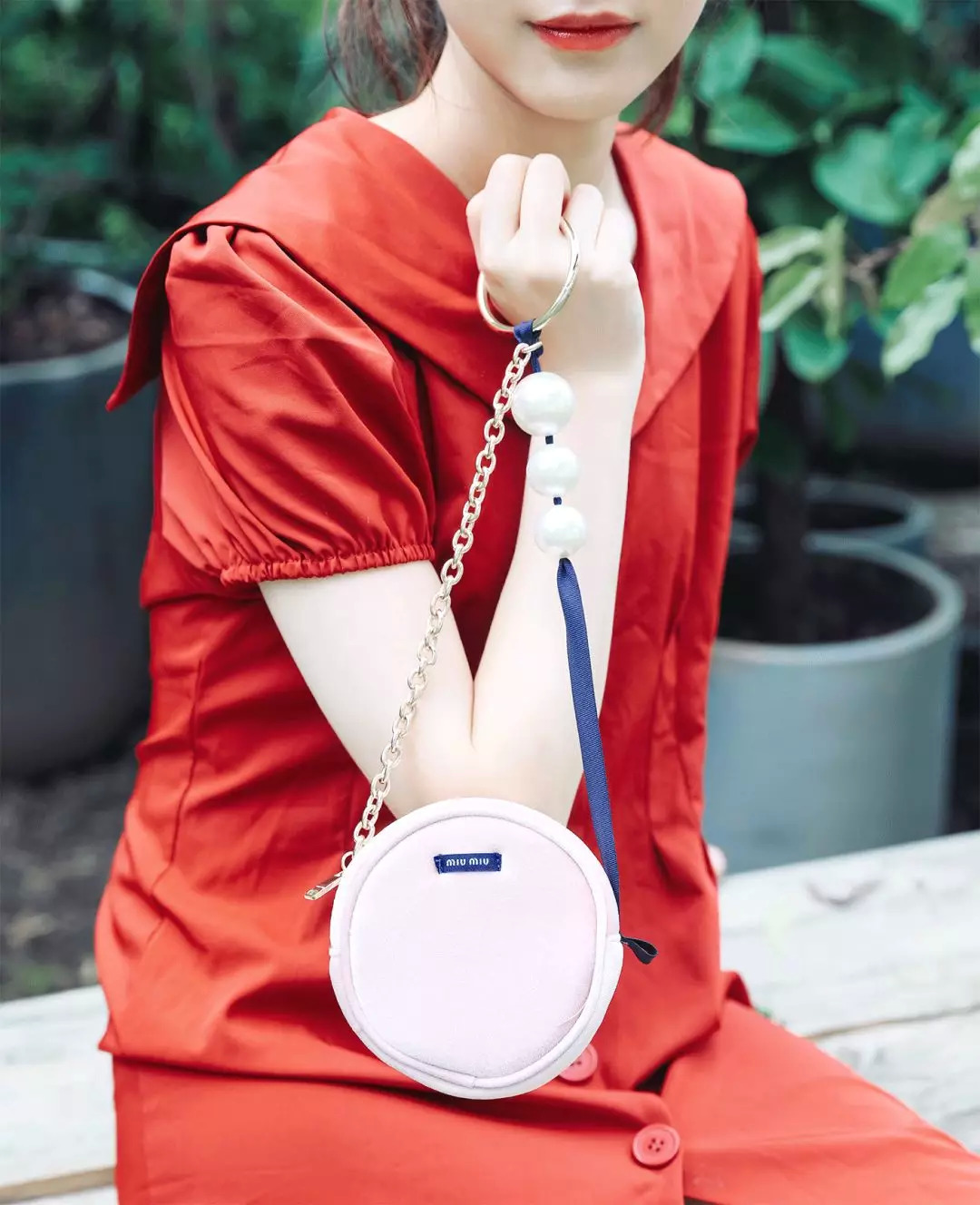 废旧纸袋如何做收纳包包,大牌纸袋斜挎包包改造教程