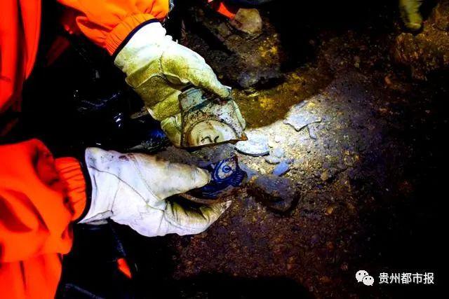 探索神秘岩洞,探秘山洞发现神秘生物