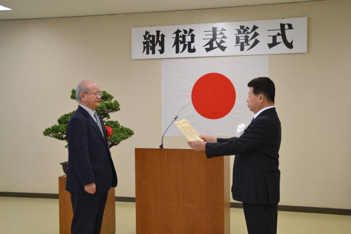 日本人18万年薪，为何只交800元个税？