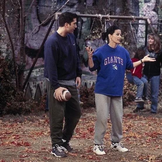 老友记十个经典穿搭,老友记穿搭现在都不过时