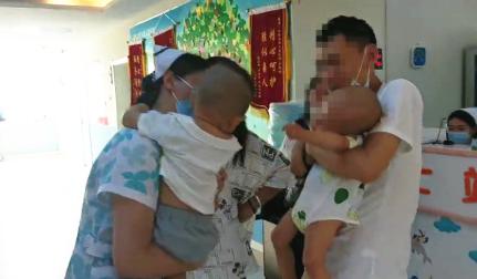 宝宝脑袋前倾立不住怎么回事,孩子脑中轴偏移是怎么回事