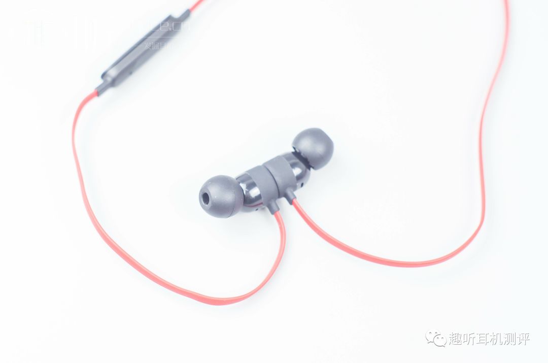 urbeats3入耳式耳机开箱,beats3蓝牙头戴式耳机评测