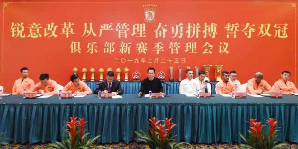 许家印铁腕管理誓夺双冠,许家印获得双冠