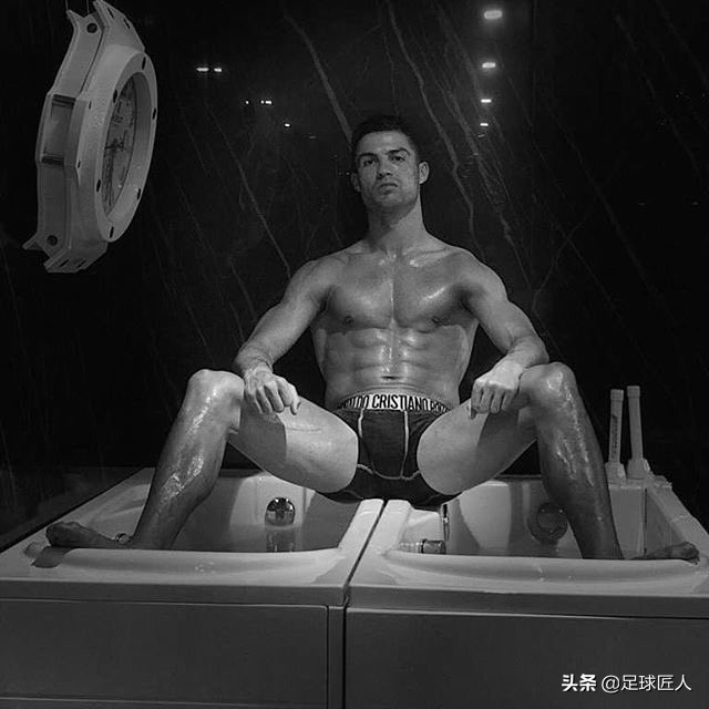 王者之心!34岁C罗晒完美肌肉U19国足小将却有啤酒肚+赘肉