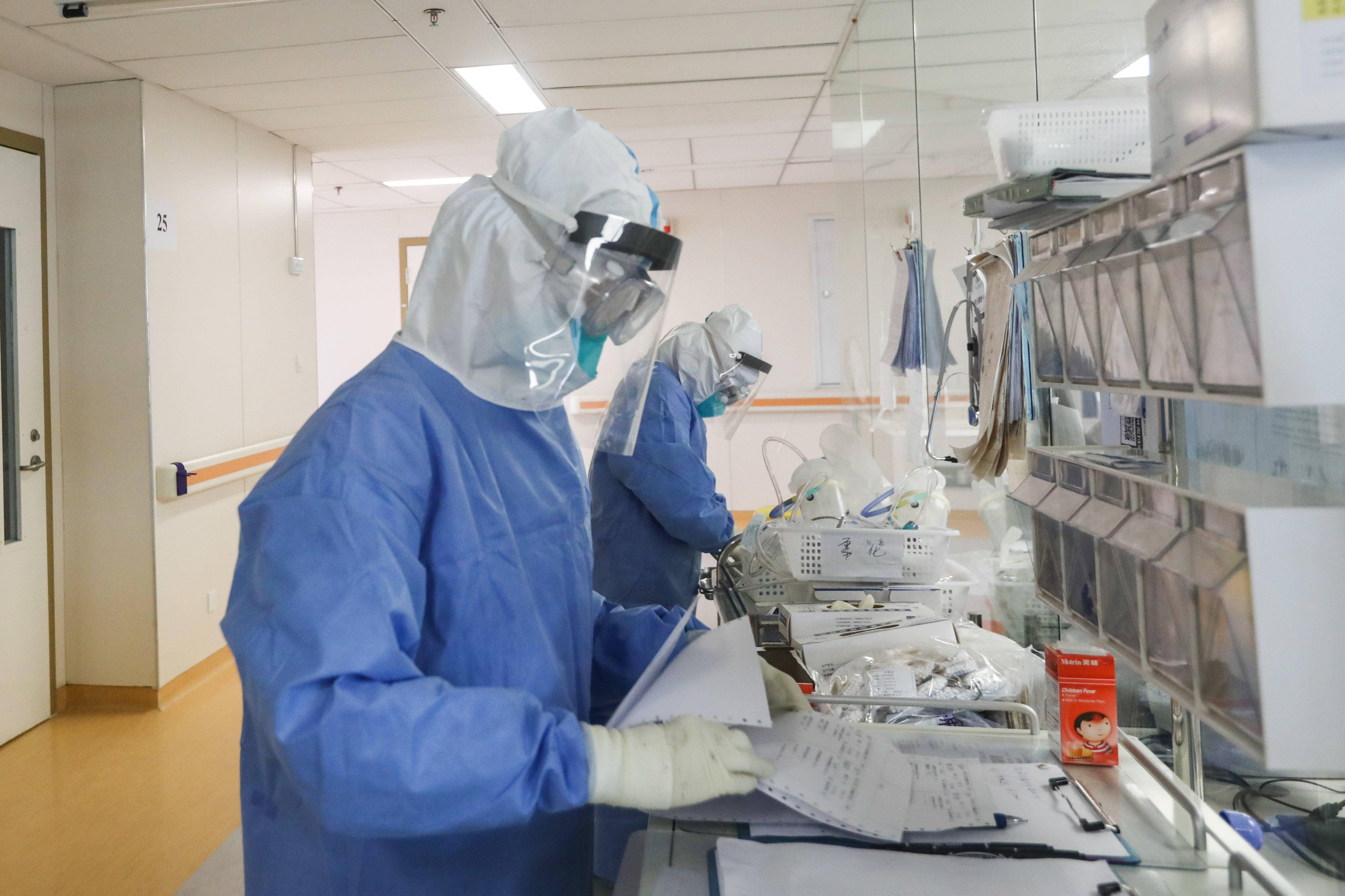 白衣作战袍，用爱守护“宁”