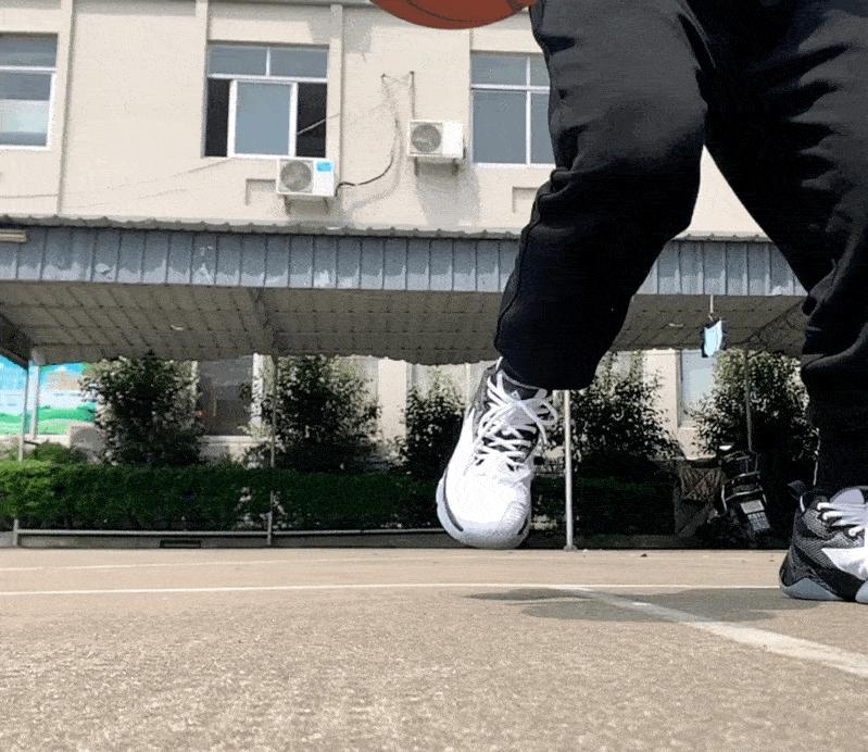 有可能是今年国产佳作之一，甚至可以去掉国产。匹克闪电2020简测