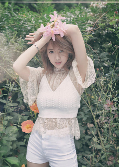 她签约韩国后遭解约，只因公司要求她进行整容，回国的她愈来愈美