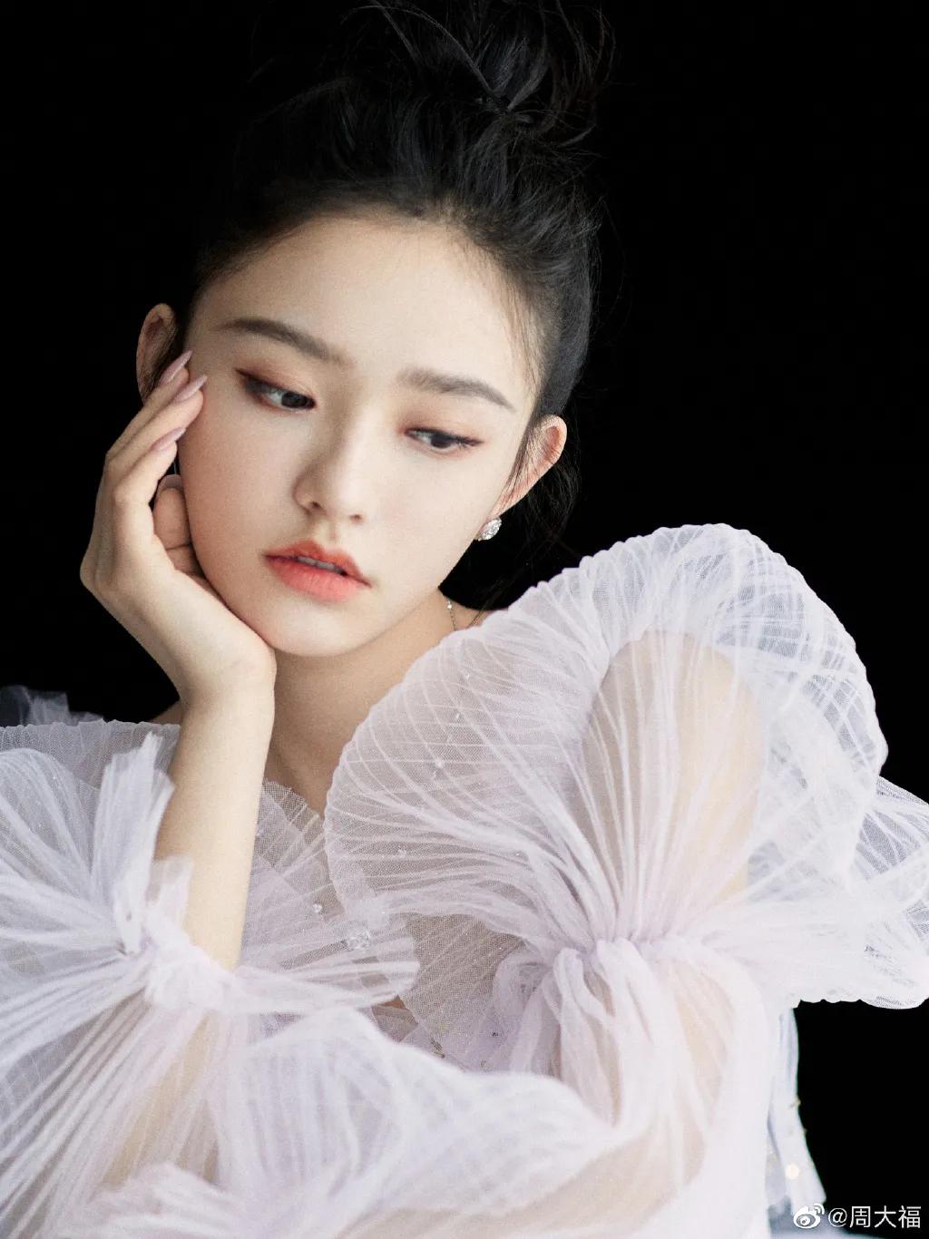 林允成,林允张新成初次相见