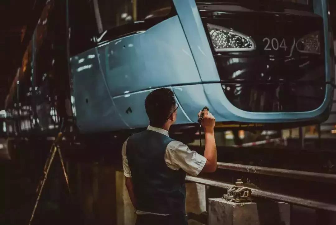 有轨电车蓉2号线驾驶员,成都蓉2号有轨电车司机